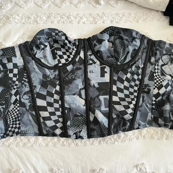 Never worn Edikted going out top corset fit with zipper 💜 - Picture 2 of 3